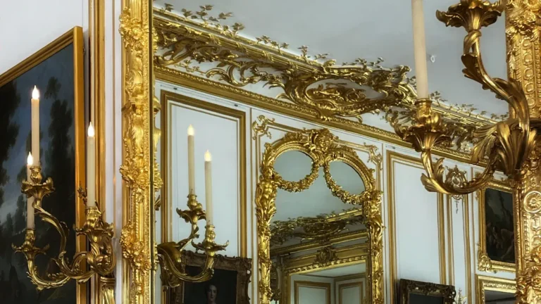 Wall Décor Ideas: Artwork, Mirrors & Accent Walls Explained